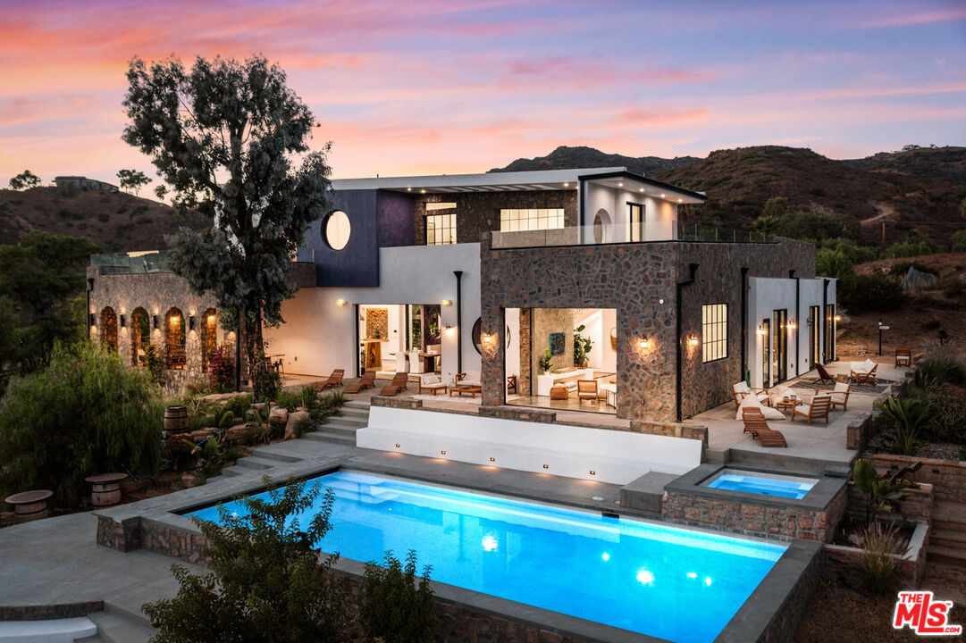 33340 Mulholland Hwy