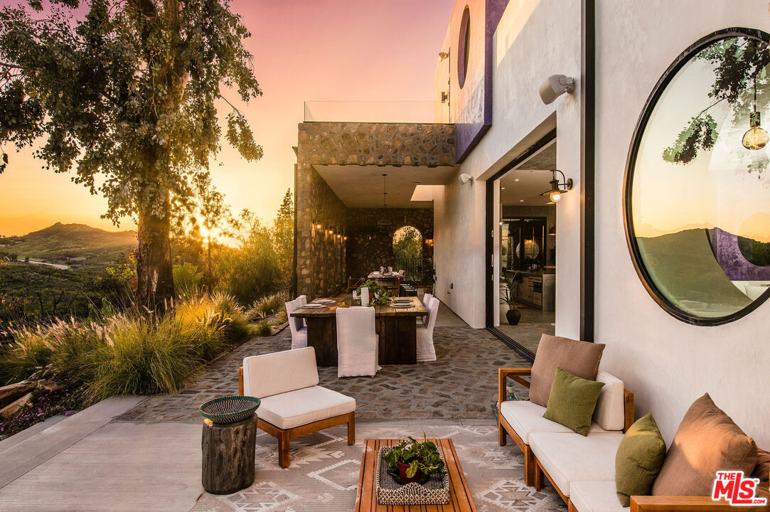 33340 Mulholland Hwy