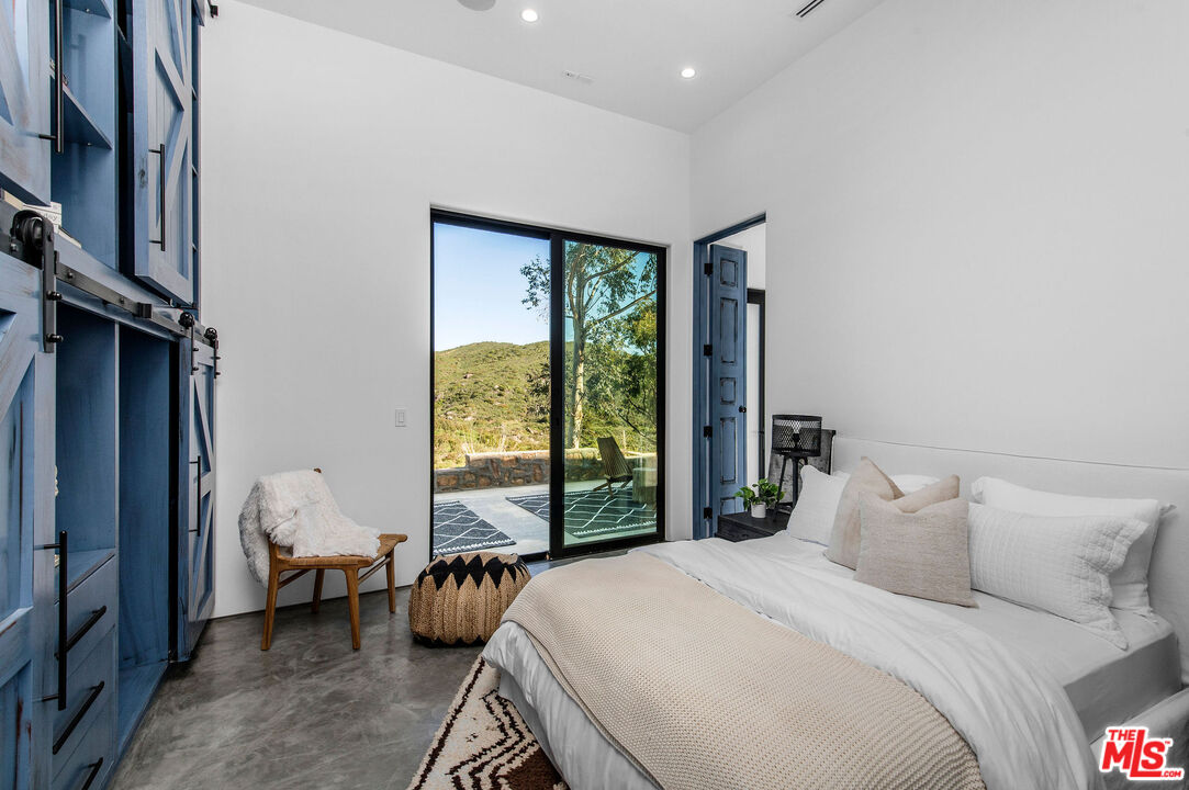 33340 Mulholland Hwy