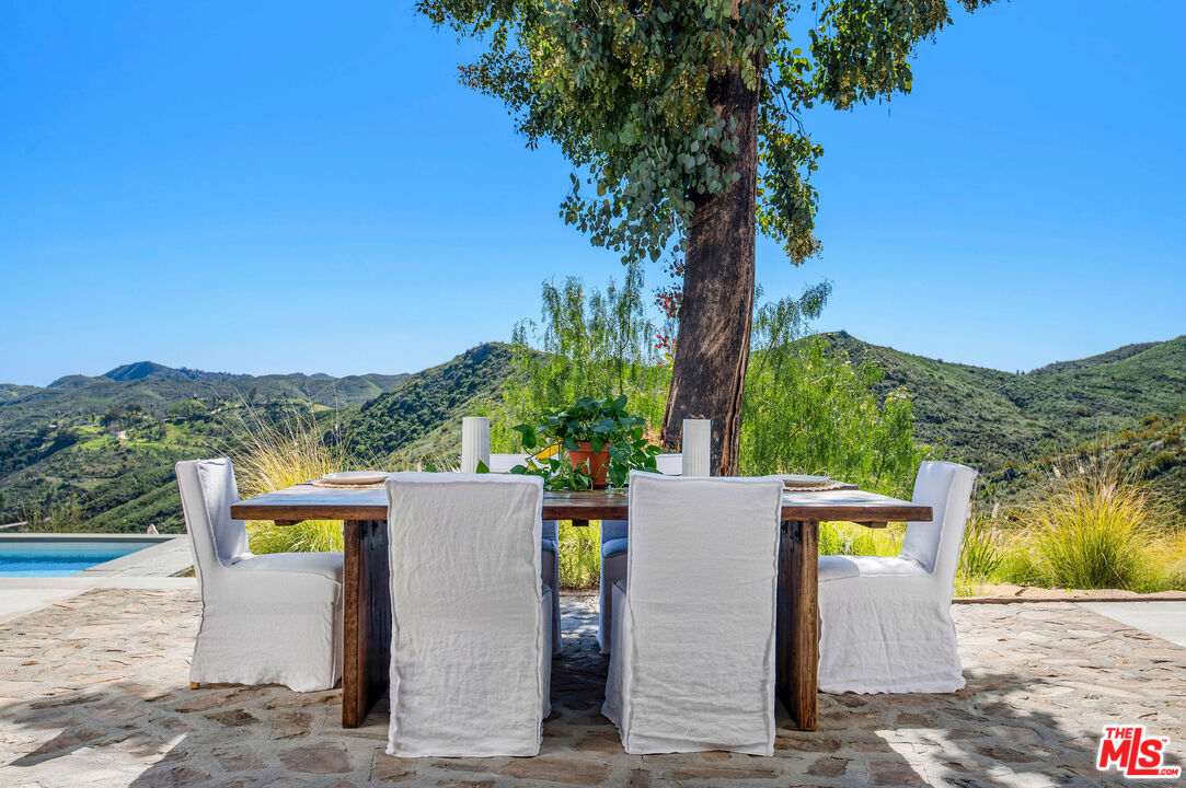 33340 Mulholland Hwy