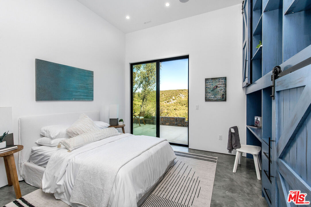 33340 Mulholland Hwy