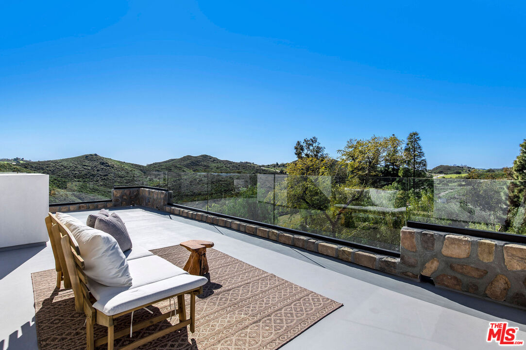 33340 Mulholland Hwy