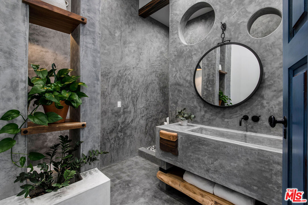 33340 Mulholland Hwy