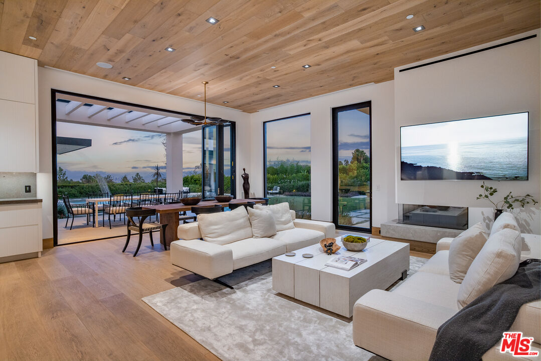 1130 Carolyn Way