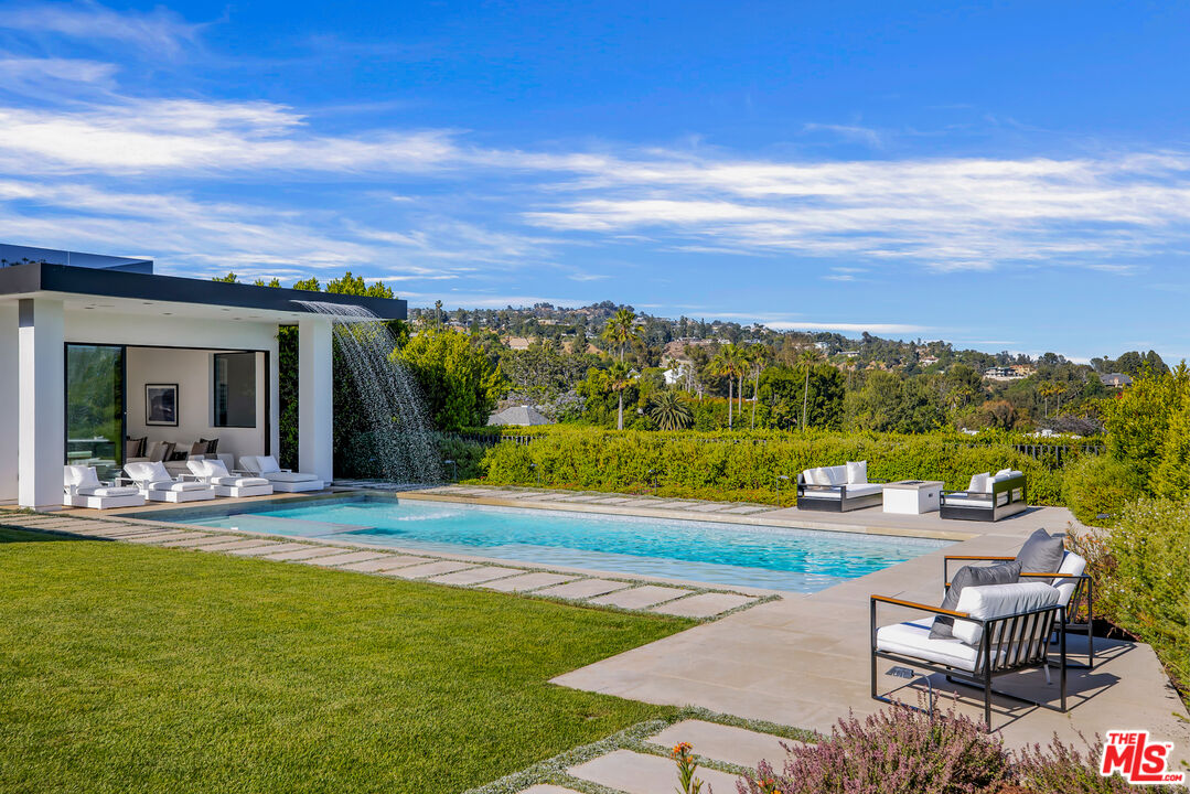 1130 Carolyn Way