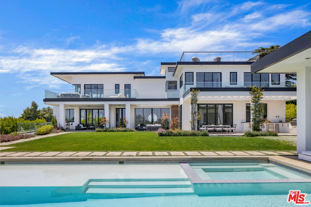 1130 Carolyn Way