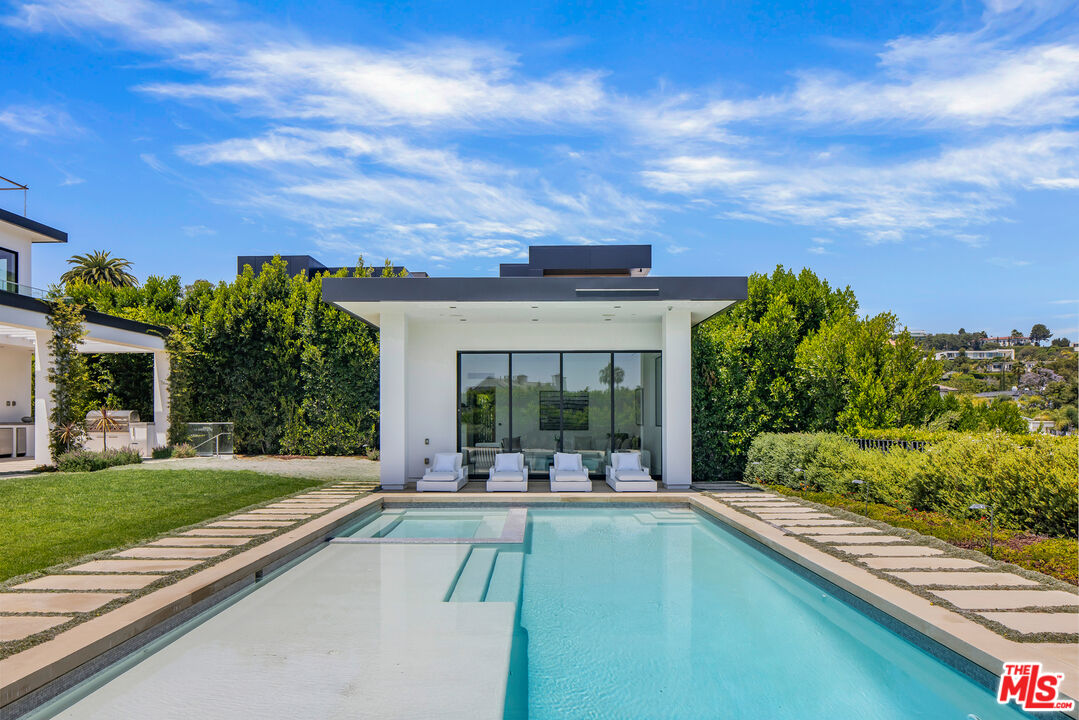 1130 Carolyn Way