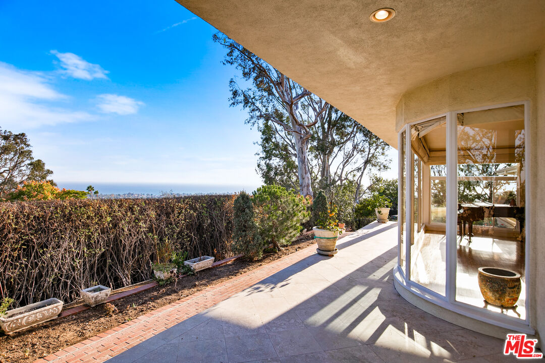 1425 Chautauqua Blvd