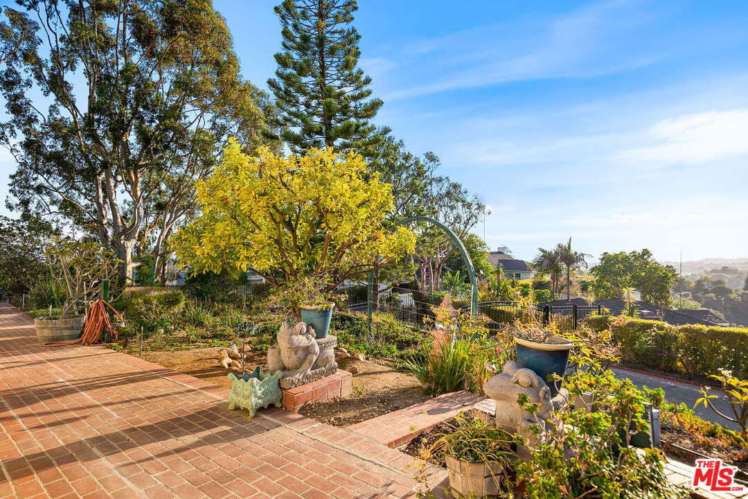 1425 Chautauqua Blvd