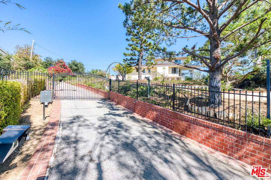 1425 Chautauqua Blvd