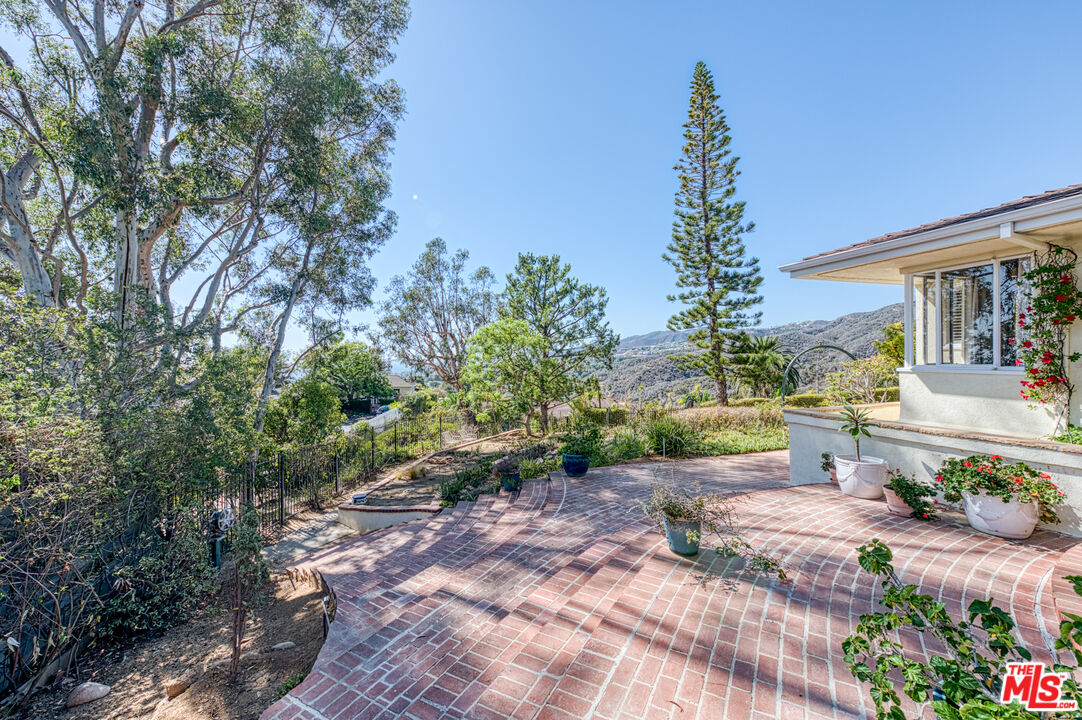 1425 Chautauqua Blvd