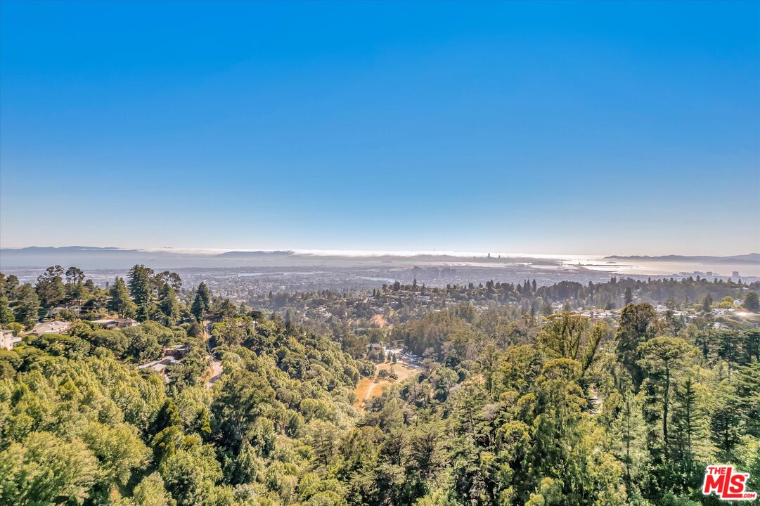 9033 Skyline Blvd