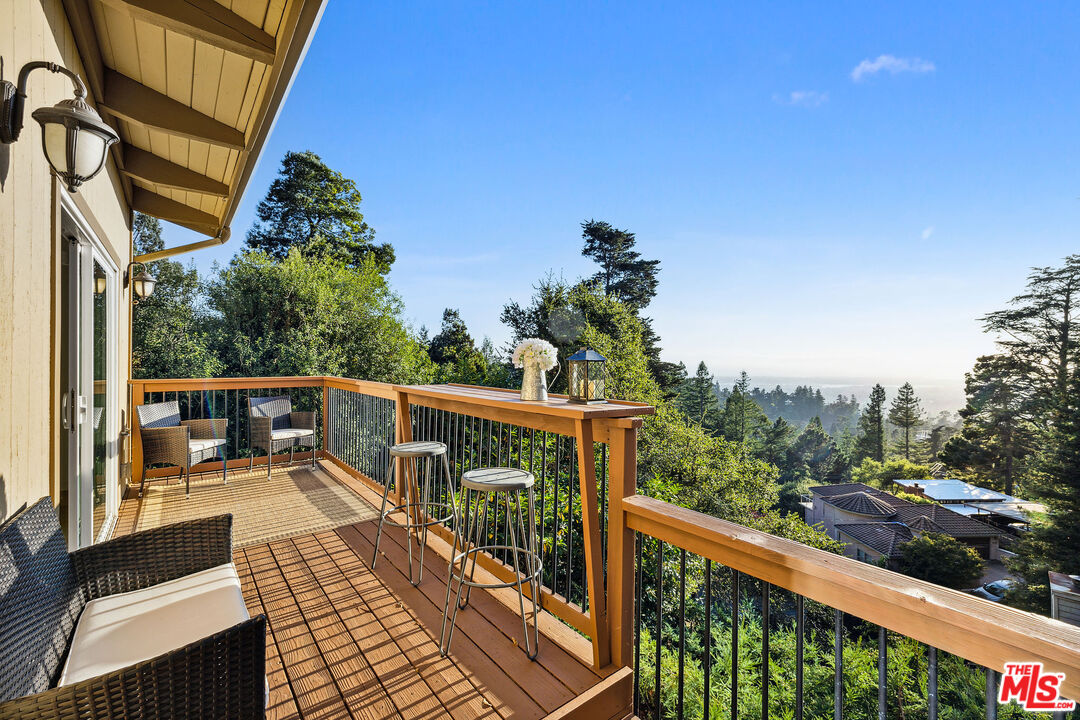 9033 Skyline Blvd