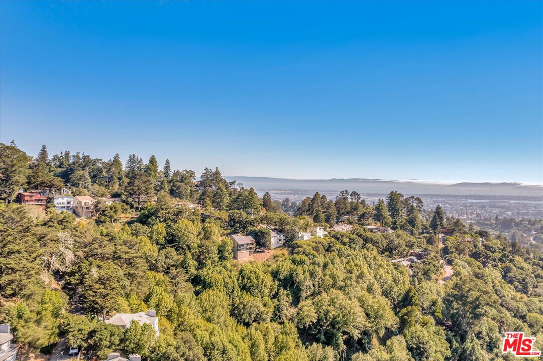 9033 Skyline Blvd