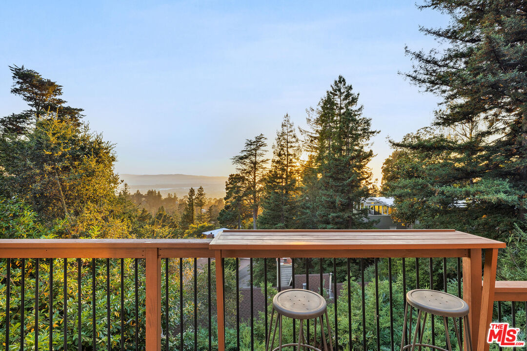 9033 Skyline Blvd