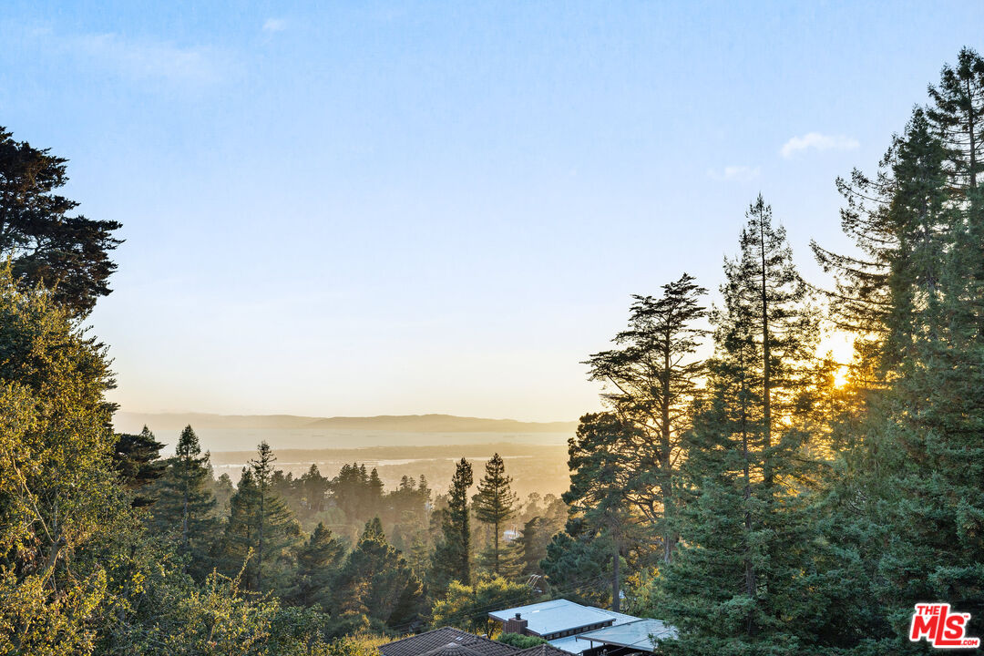 9033 Skyline Blvd