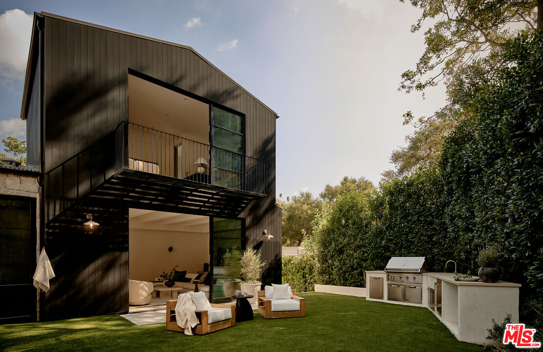 1081 Moraga Dr