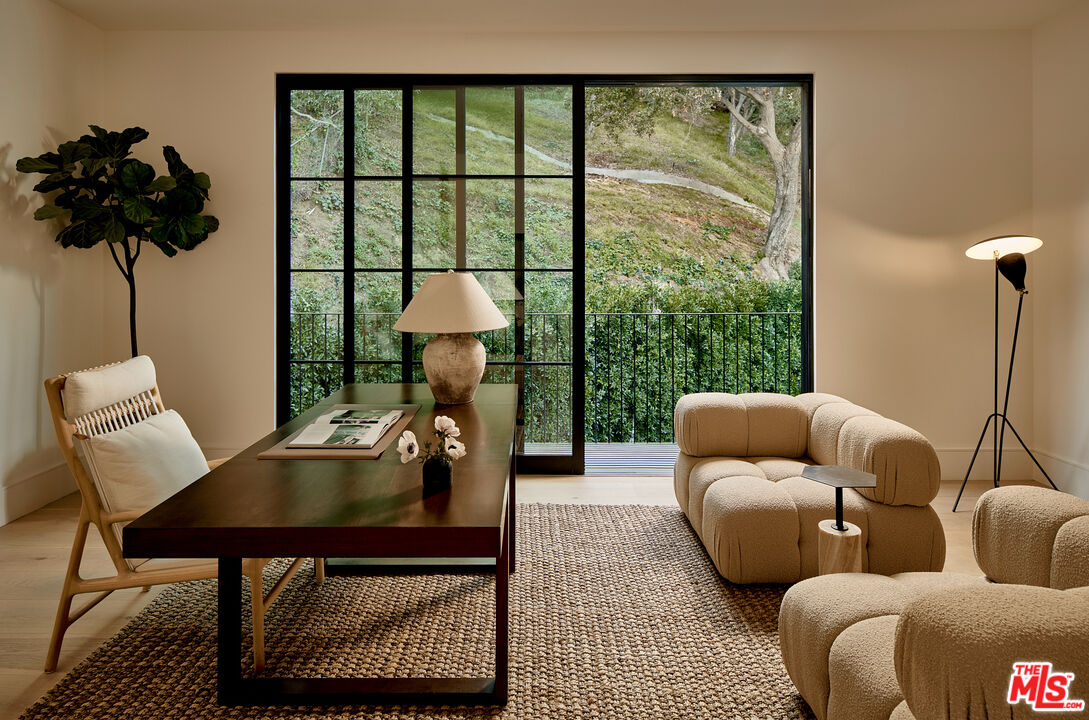 1081 Moraga Dr