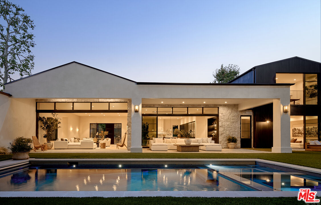 1081 Moraga Dr