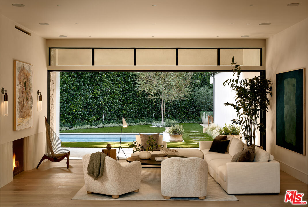 1081 Moraga Dr