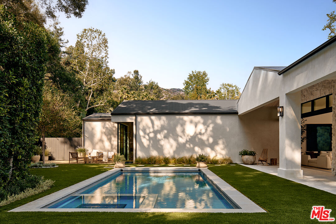1081 Moraga Dr