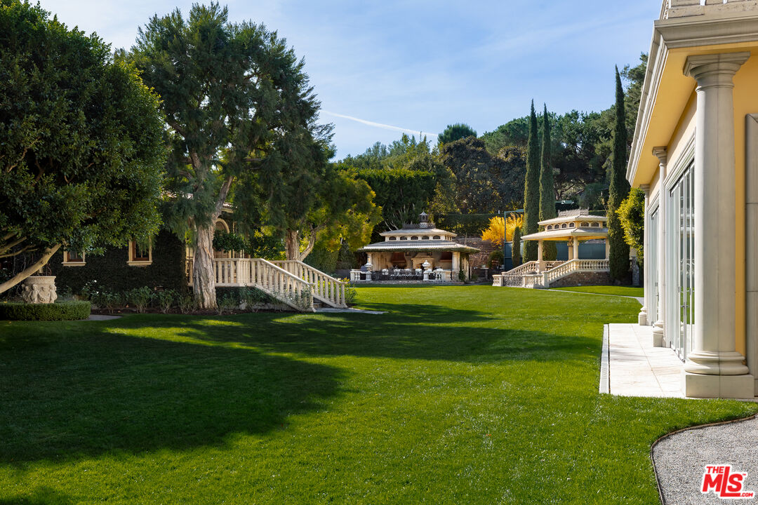 51 Beverly Park Way