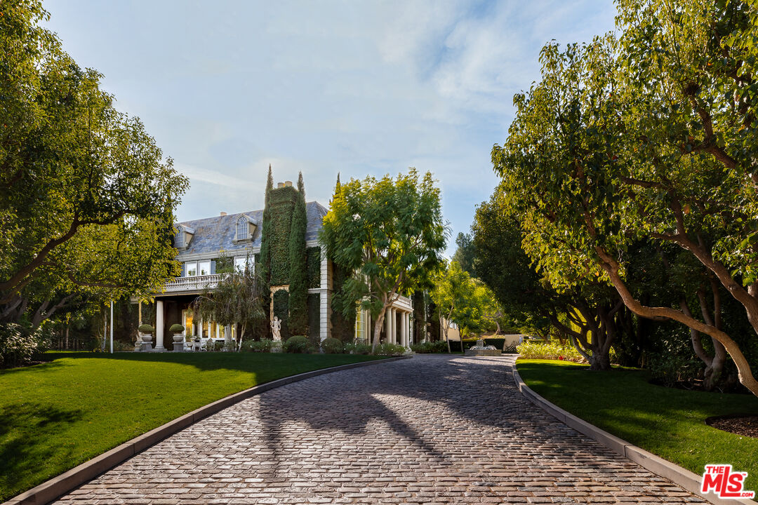 51 Beverly Park Way