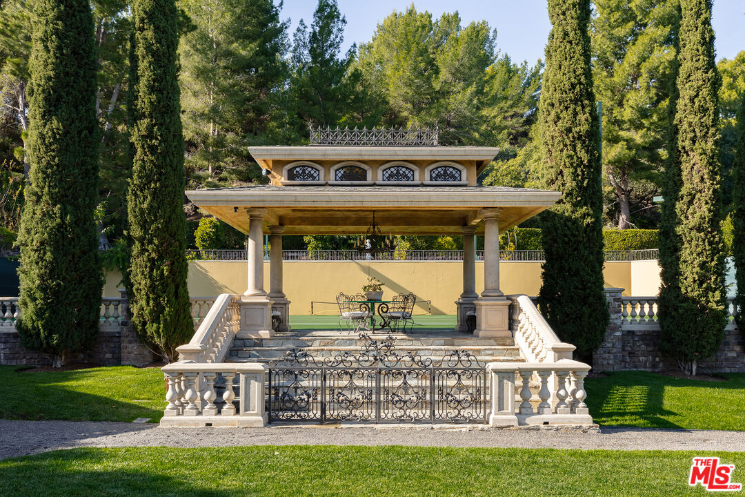 51 Beverly Park Way