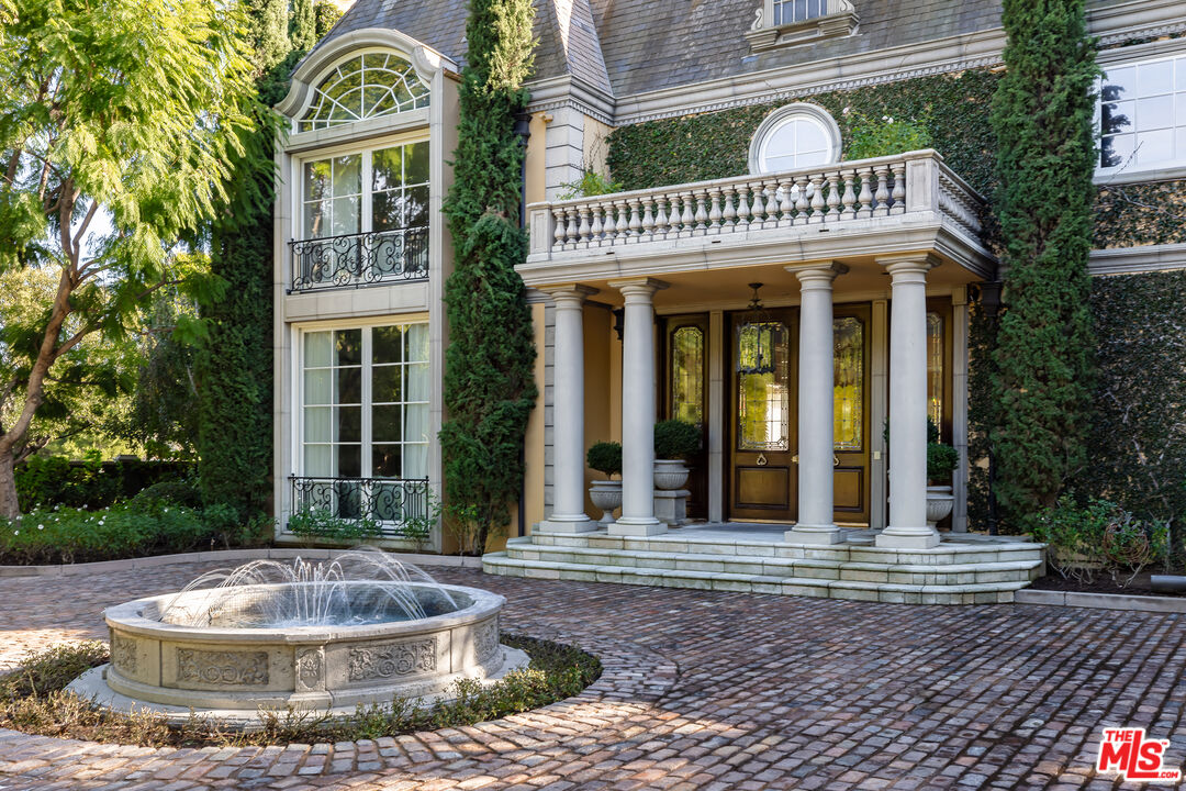 51 Beverly Park Way