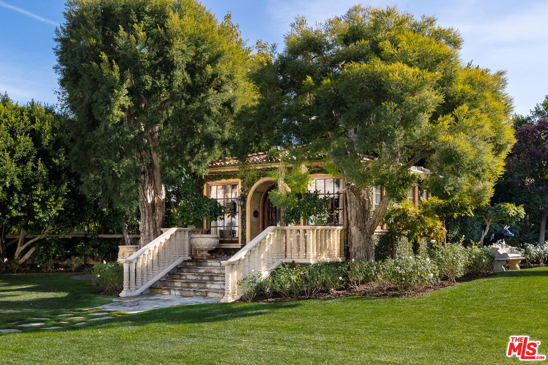 51 Beverly Park Way