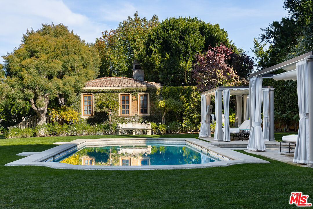 51 Beverly Park Way
