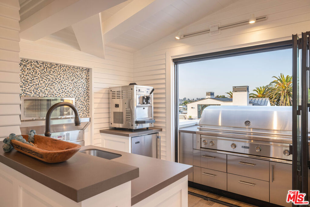 1706 E Oceanfront