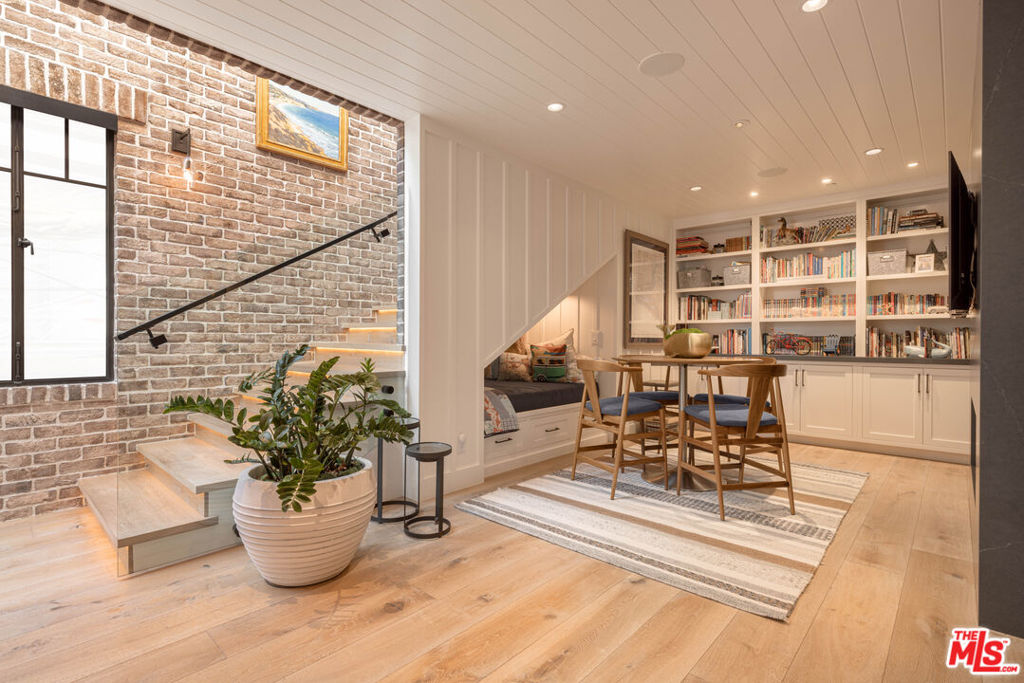 1706 E Oceanfront