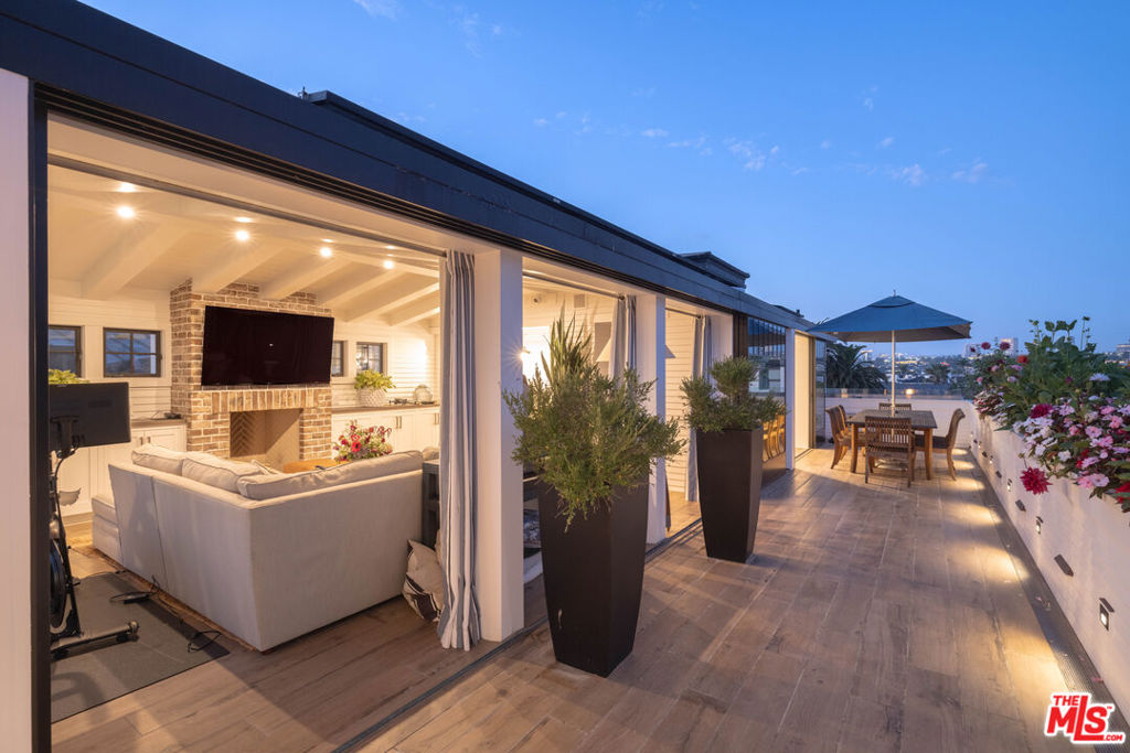 1706 E Oceanfront