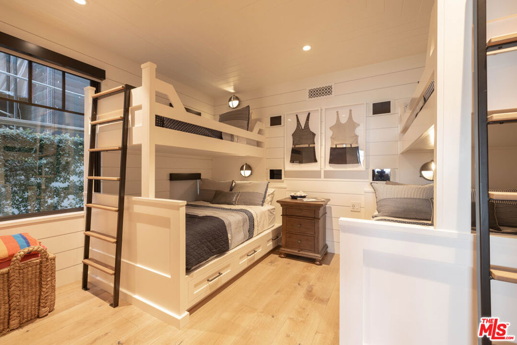 1706 E Oceanfront