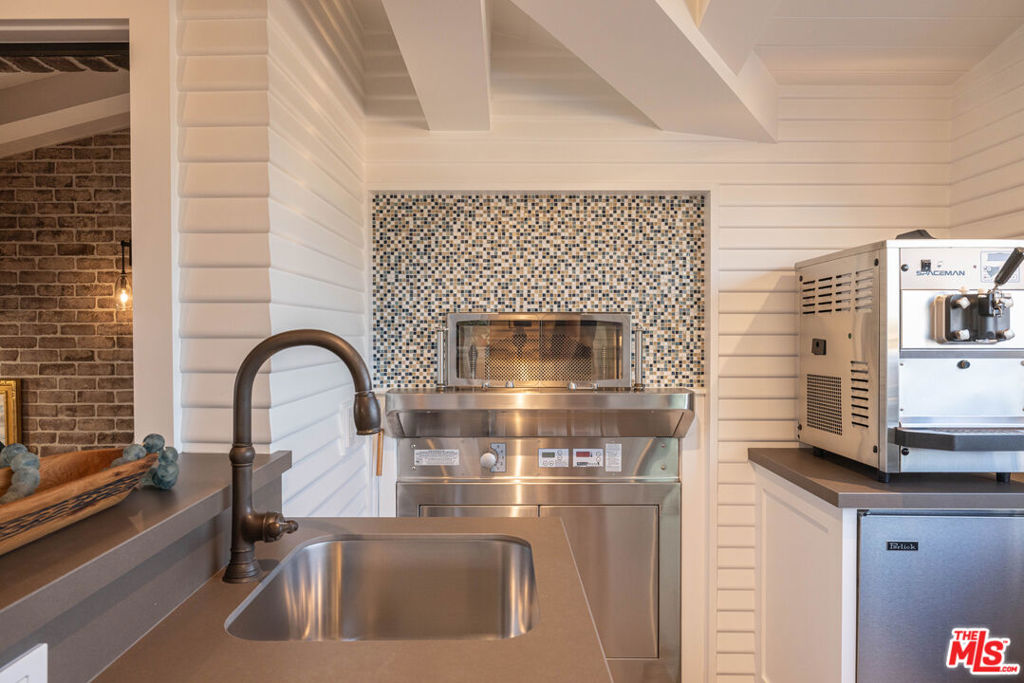 1706 E Oceanfront