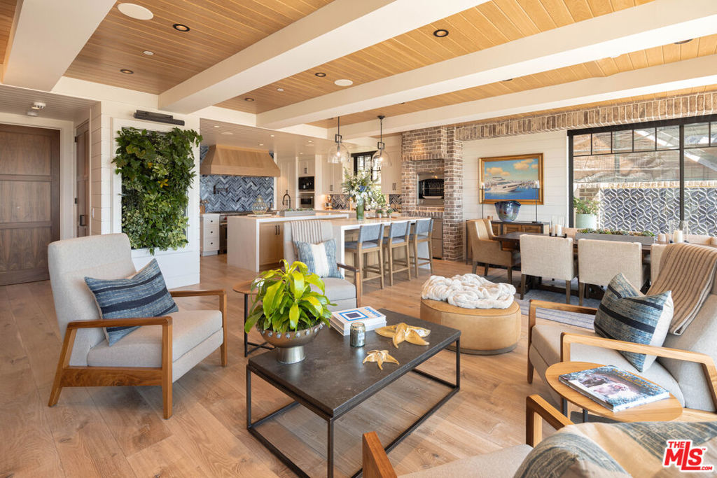 1706 E Oceanfront