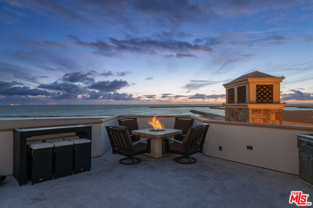 6209 Ocean Front Walk