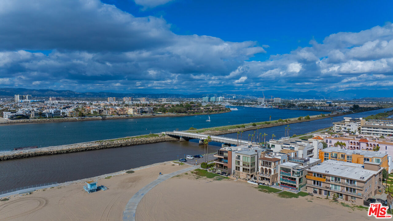6209 Ocean Front Walk