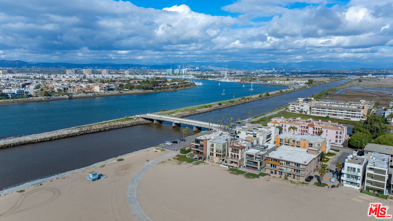 6209 Ocean Front Walk