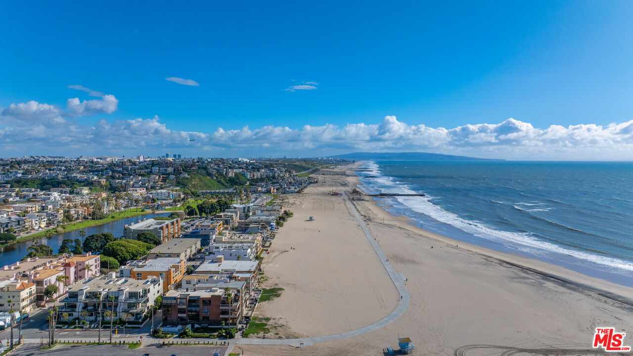 6209 Ocean Front Walk