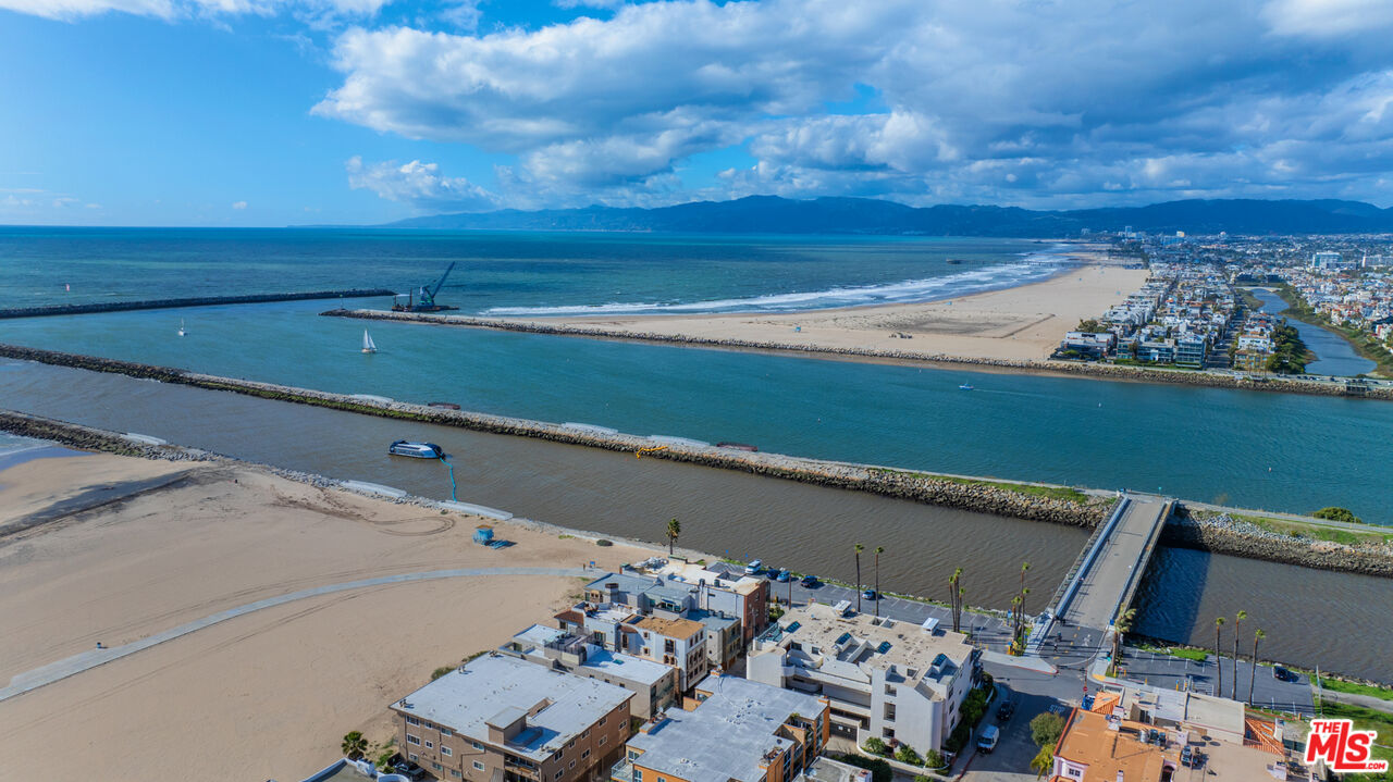6209 Ocean Front Walk