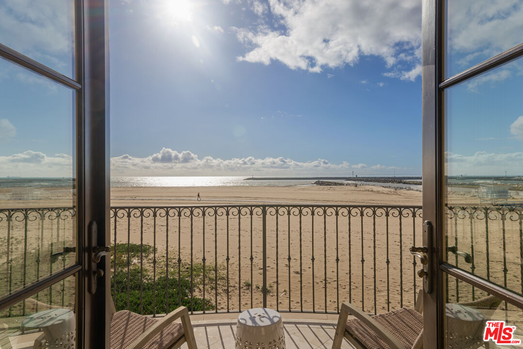6209 Ocean Front Walk