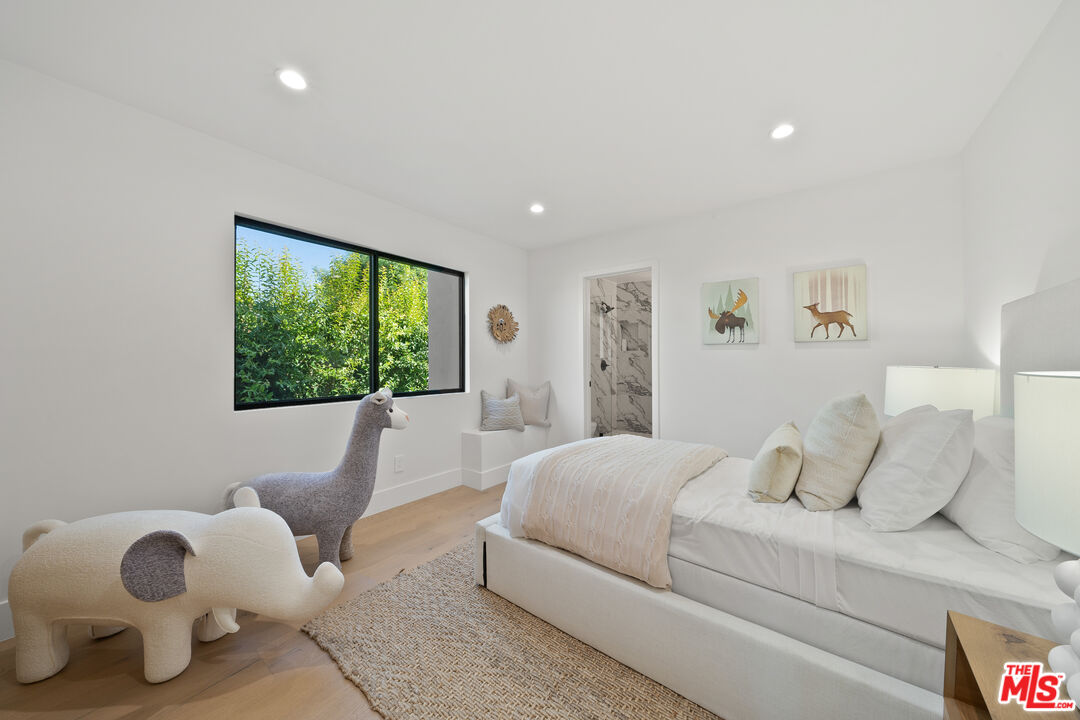 29343 Whitley Collins Dr