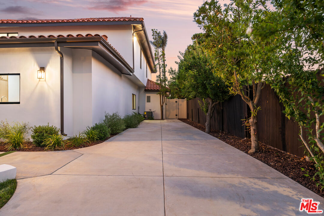 29343 Whitley Collins Dr