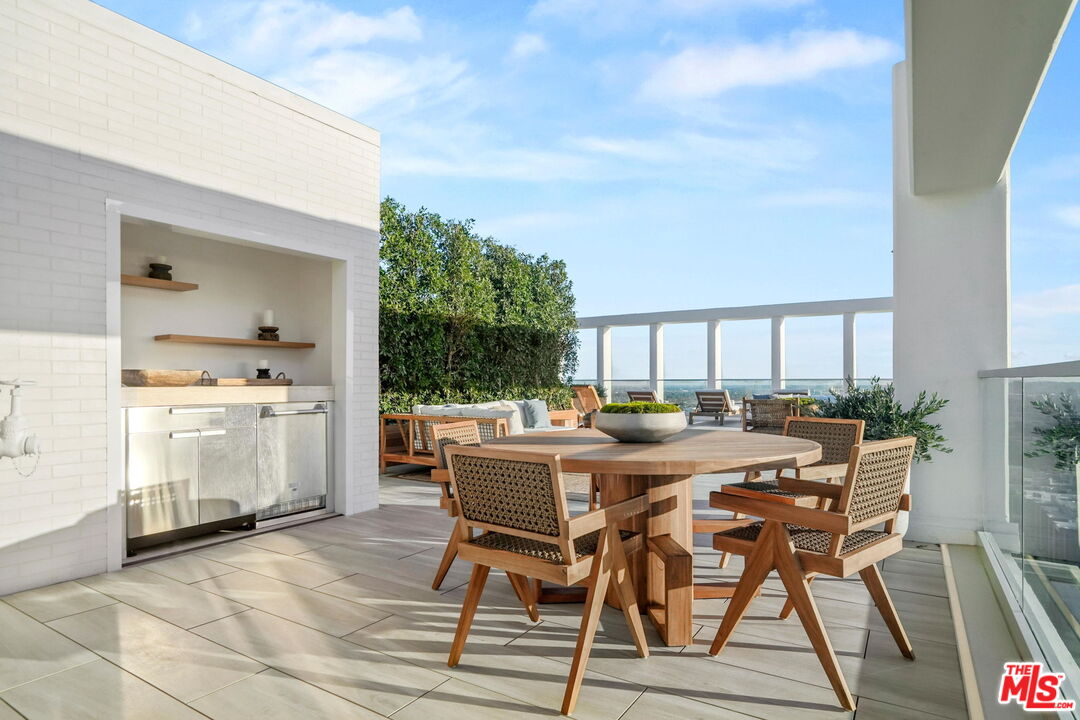 7135 Hollywood Blvd Unit: PHW