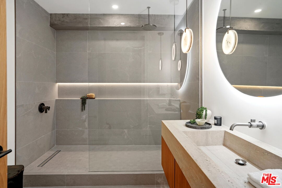 7135 Hollywood Blvd Unit: PHW