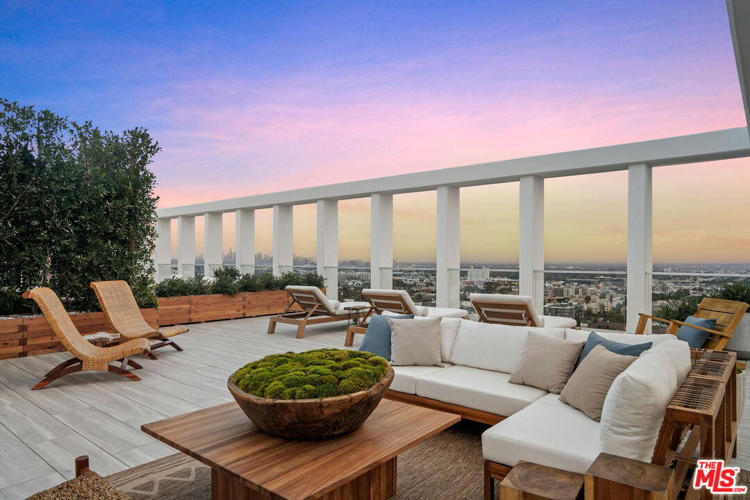 7135 Hollywood Blvd Unit: PHW