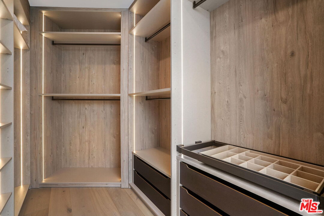 7135 Hollywood Blvd Unit: PHW