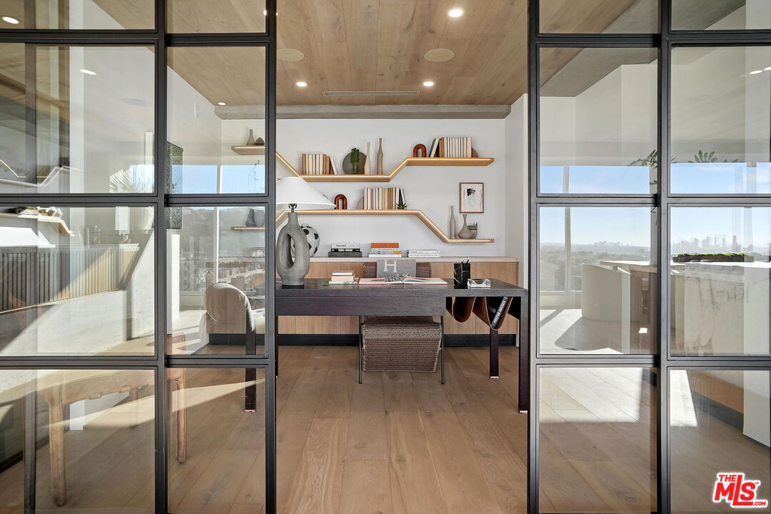 7135 Hollywood Blvd Unit: PHW